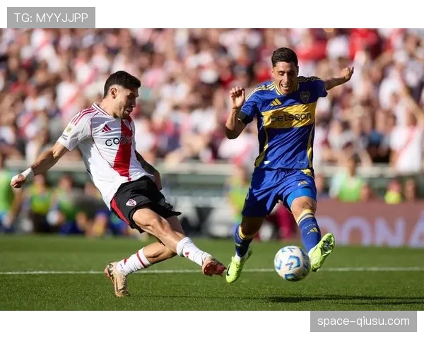 阿根廷超级德比花絮：博卡青年与河床球迷在纪念碑球场外发生小规模冲突